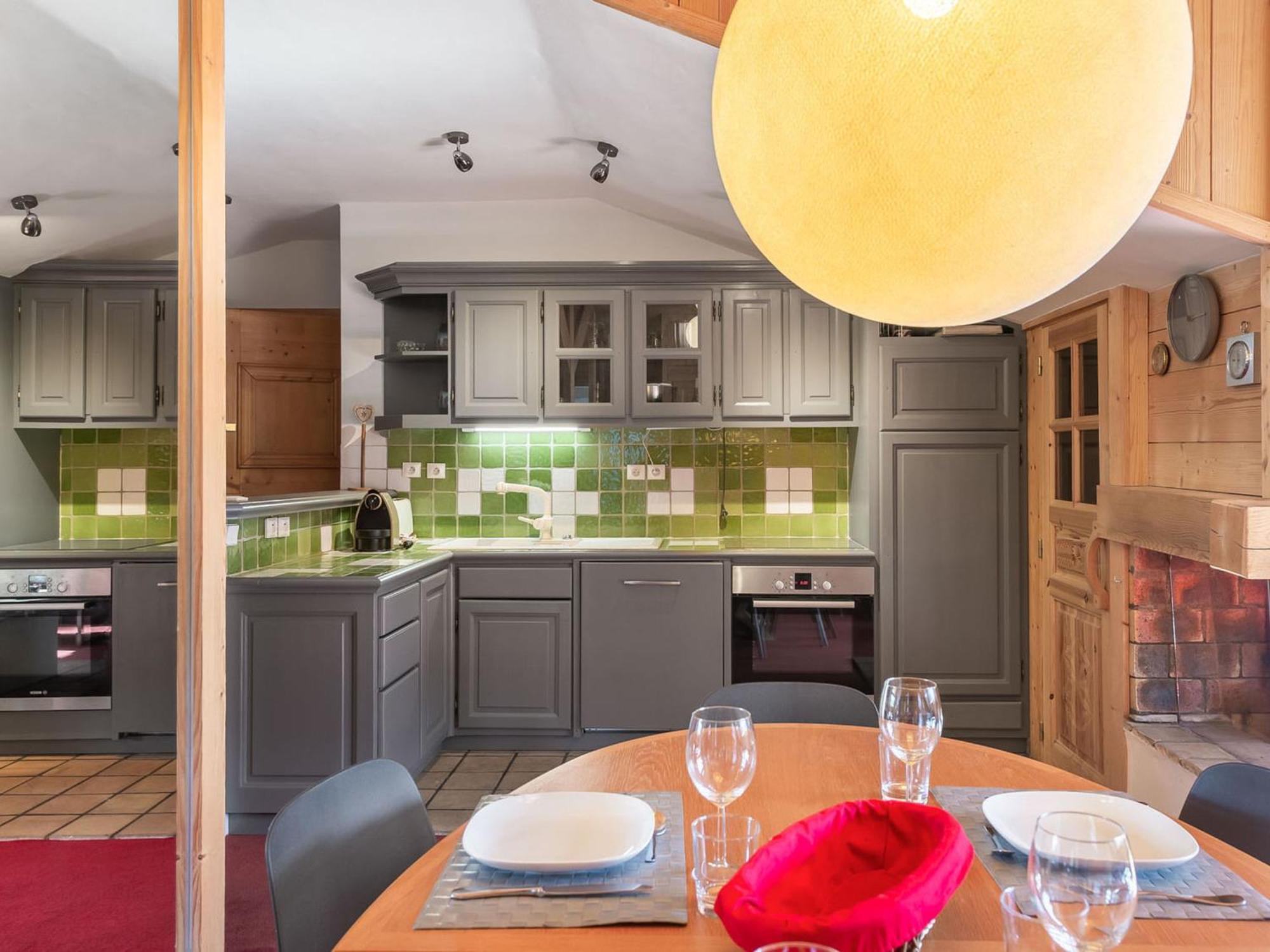 Avec Sauna Et Balcons A 1850, Proche Pistes, Pour 4 Personnes - Fr-1-564-94